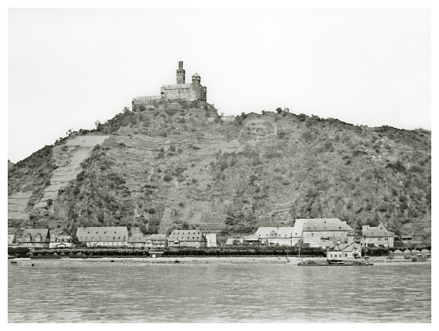 004 Marksburg am Rhein - Braubach syd for Koblenz